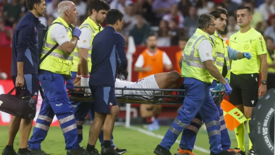 Saúl abandonó el terreno de juega en el min 53