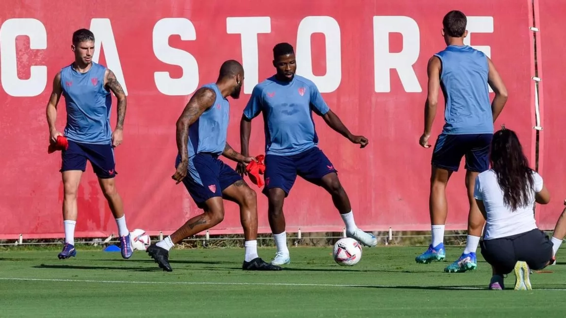 Navas en la convocatoria del Sevilla, pero es duda