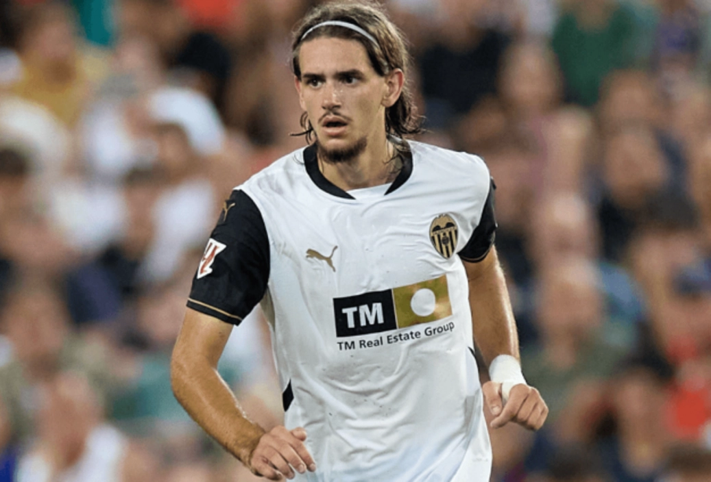 Valencia con tres centrales y la novedad de Sergi Canós