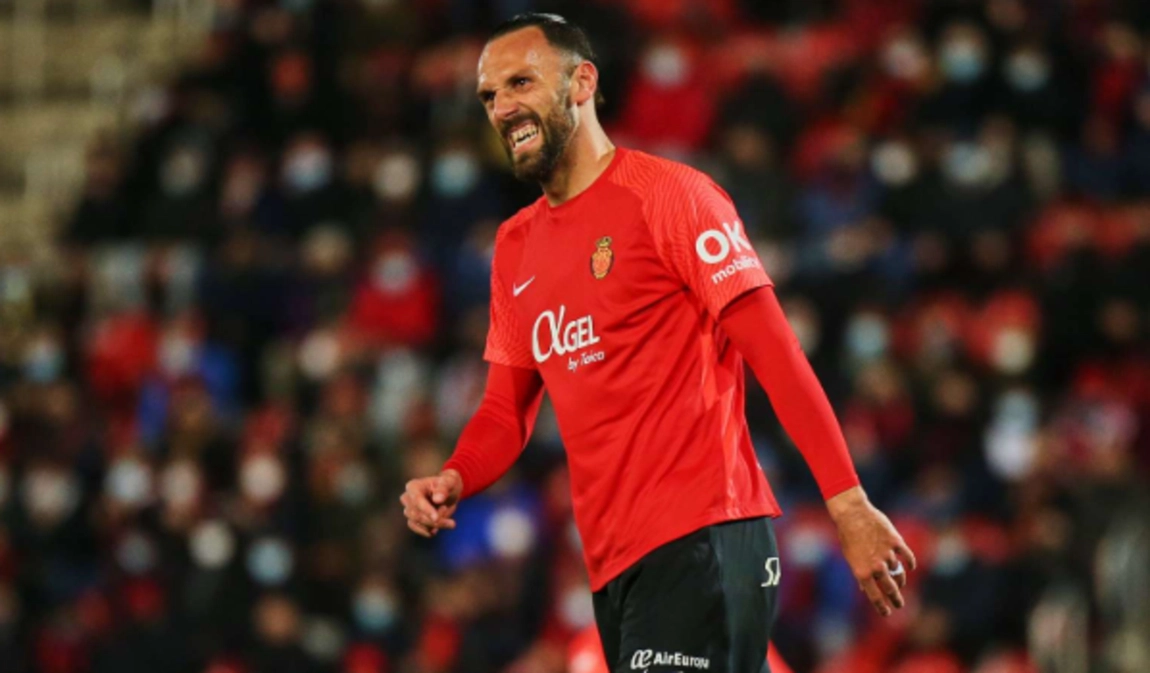 Muriqi pisa césped pero se entrena al margen del equipo