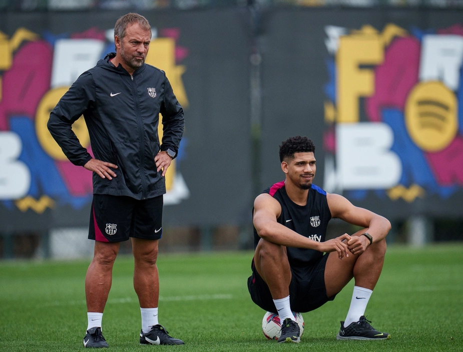 Noticia: Araujo declara: Regreso fuerte, queremos la Champions Imagen de la noticia: Araujo declara: Regreso fuerte, queremos la Champions