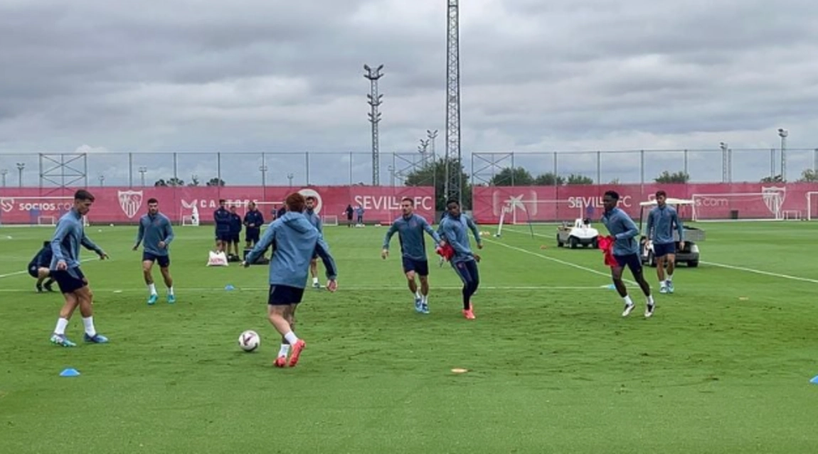 Imagen de la noticia: Sevilla vuelve al trabajo con Isaac y una lista de bajas