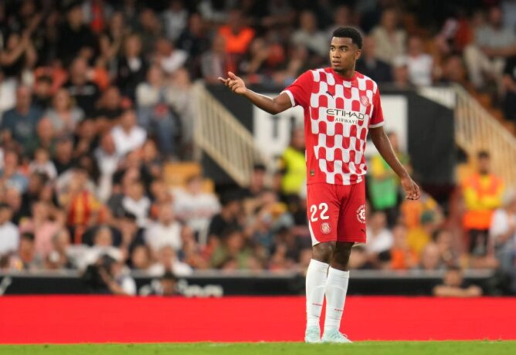 Jhon Solís deja tenso el mediocampo del Girona