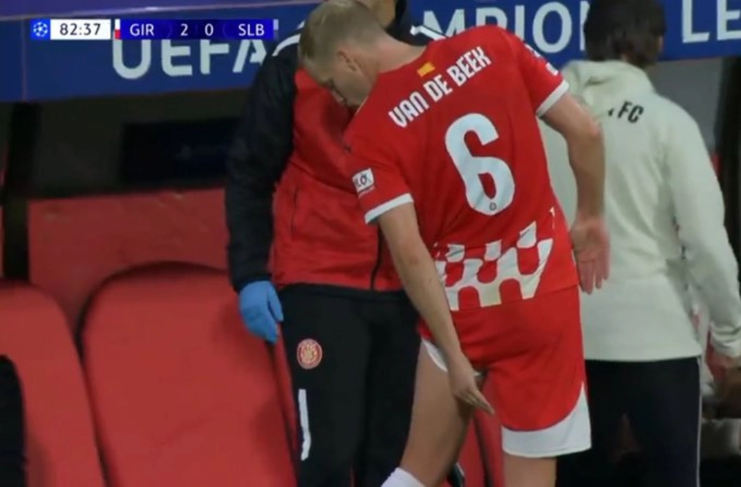 Portada de Van de Beek se une a los lesionados del Girona