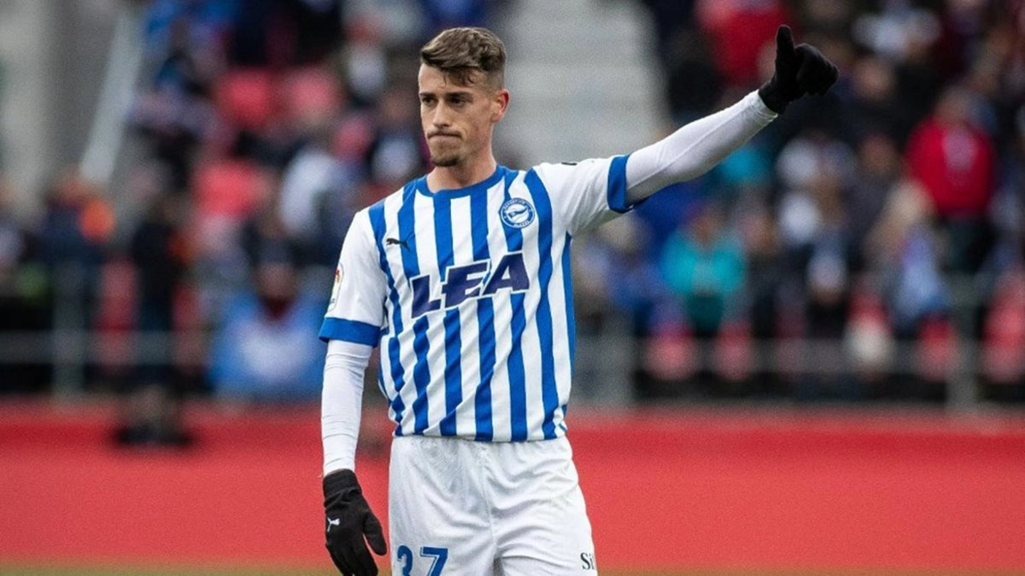 Portada de Blanco se sube al viaje con el Alavés