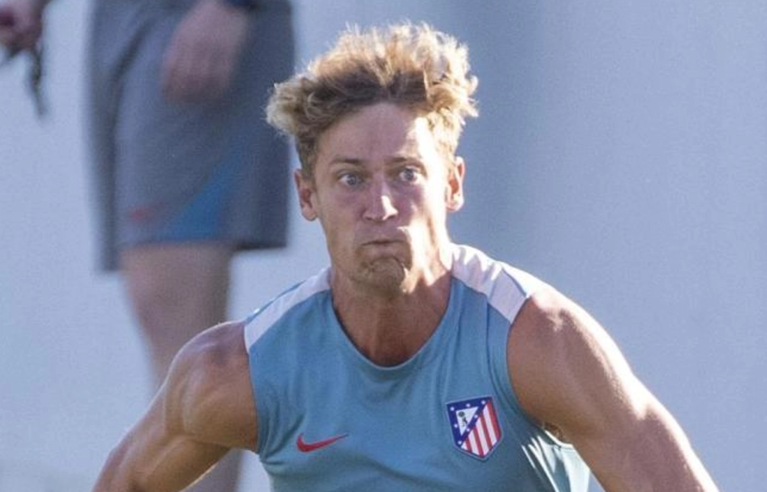 Portada de Entrenamiento del Atlético de Madrid, Llorente pisa cesped