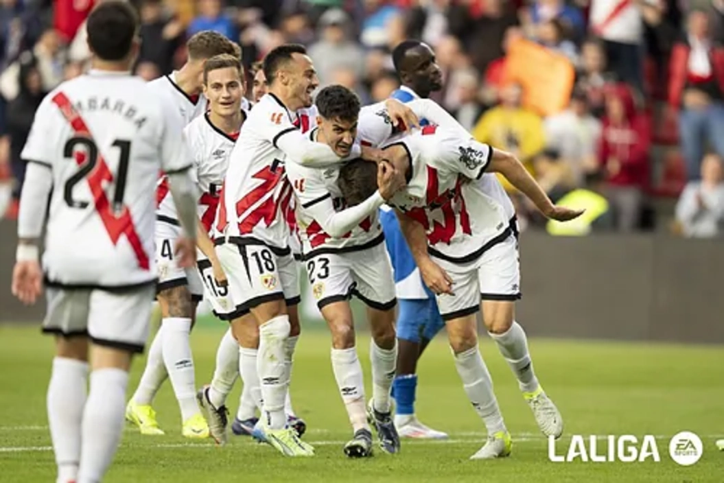 Portada de El Rayo Vallecano humilla al Alavés