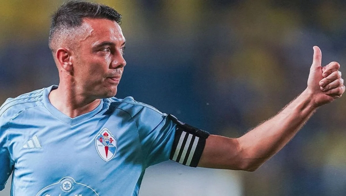 Portada de Aspas y Borja Iglesias fuera del inicio de Copa del Rey