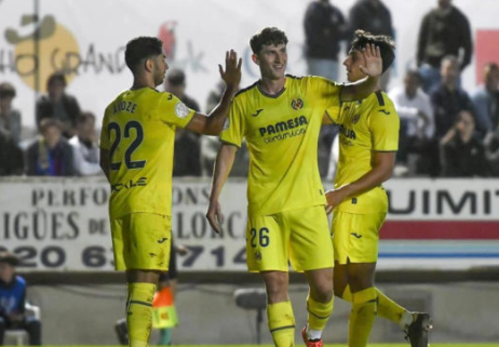 El Villarreal golea al Poblense con hat-trick de Ayoze
