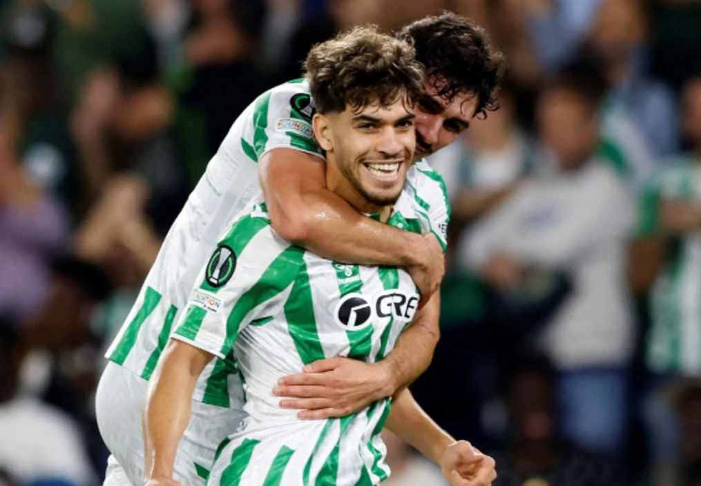 Portada de El mensaje del Betis al mercado con la renovación de Abde