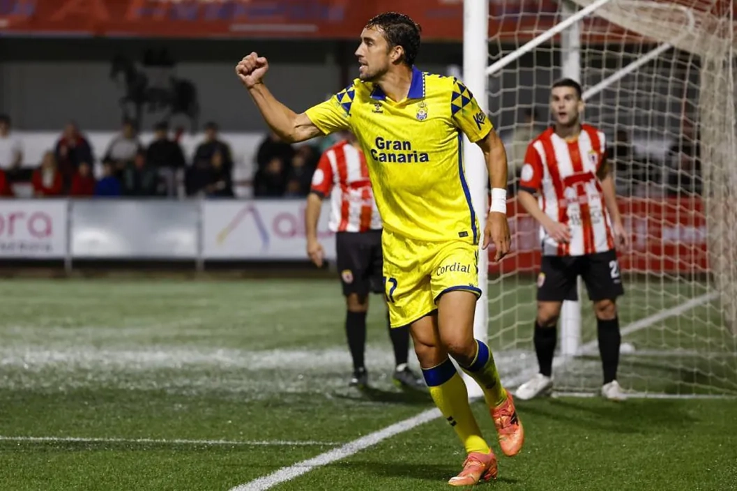 Portada de Mata hace 4 goles en Copa con Las Palmas