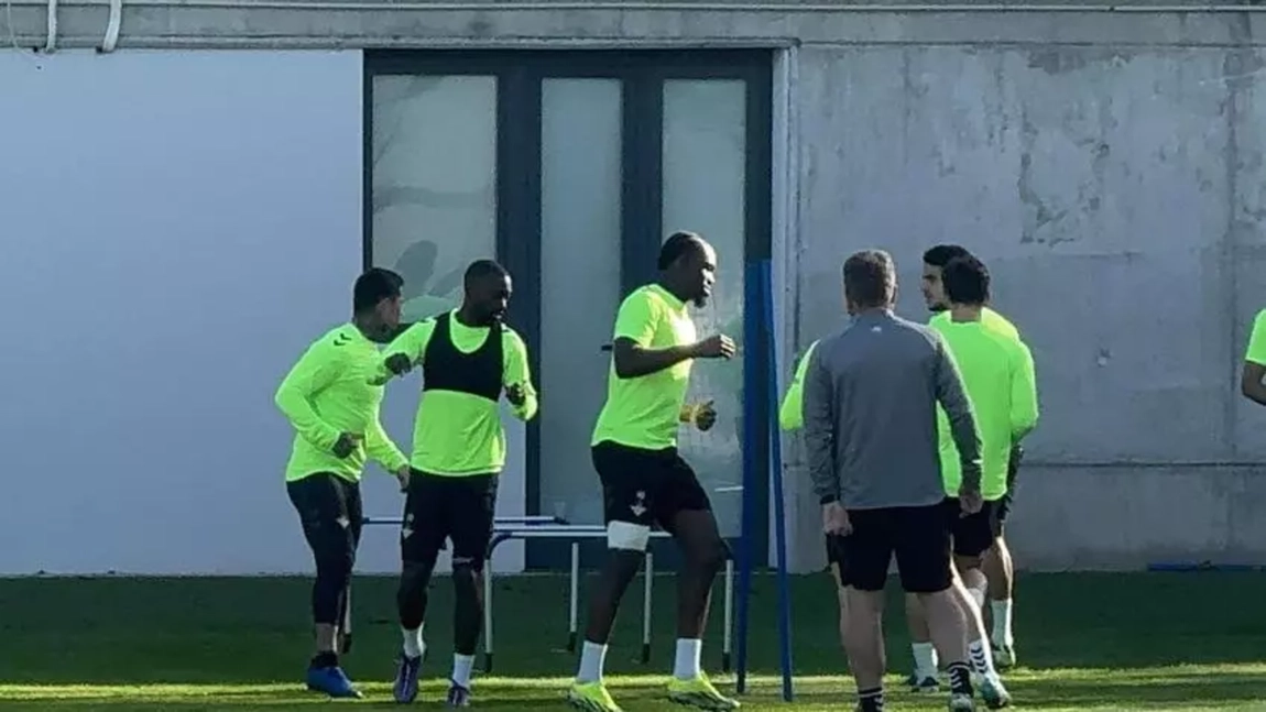 Portada de El Betis sin nuevo estrés en su práctica
