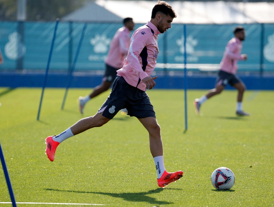 Portada de El Espanyol entrena sin recuperar hombres