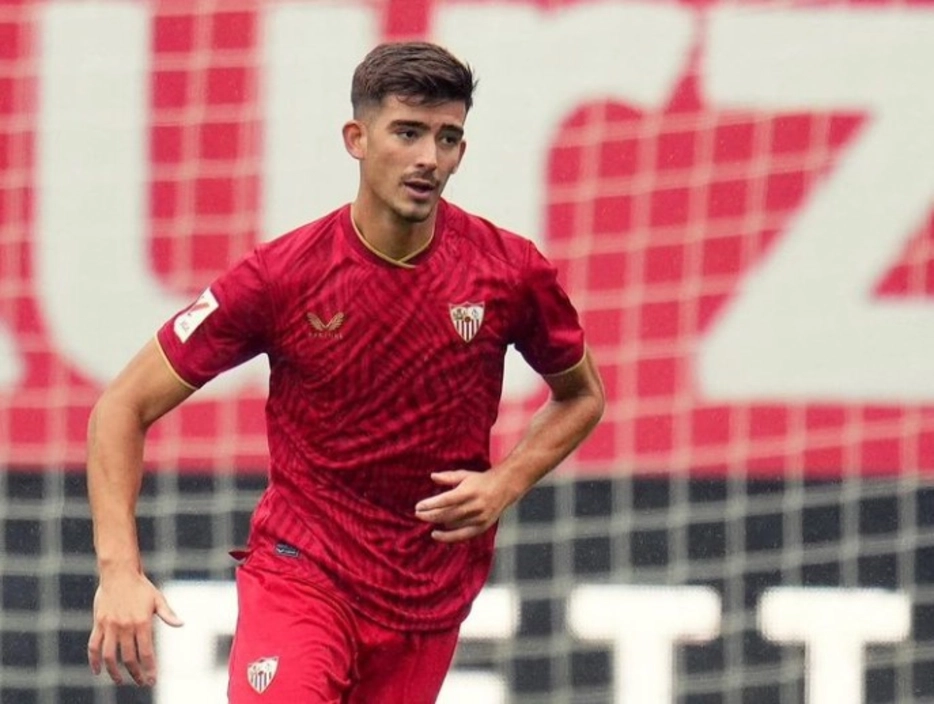 Portada de Kike Salas, ficha en ascenso por la salida de Nianzou