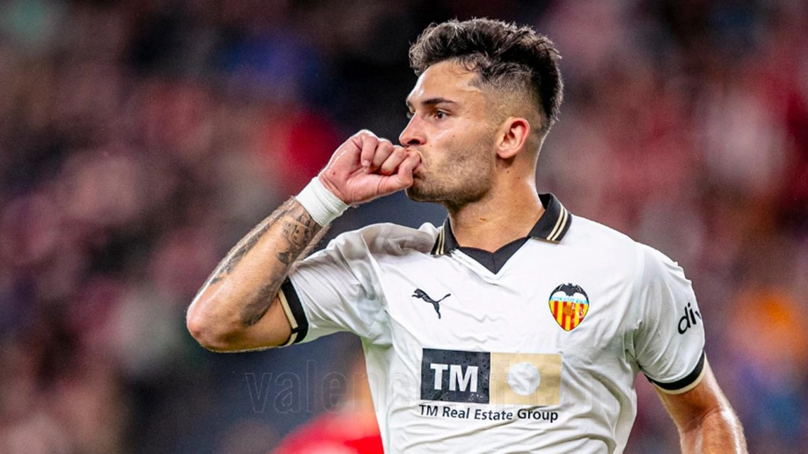 Portada de Hugo Duro regresa al once del Valencia