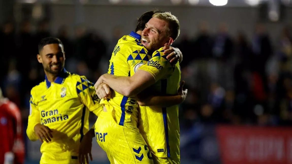 Portada de McBurnie brilla sobre Europa, doblete en Copa