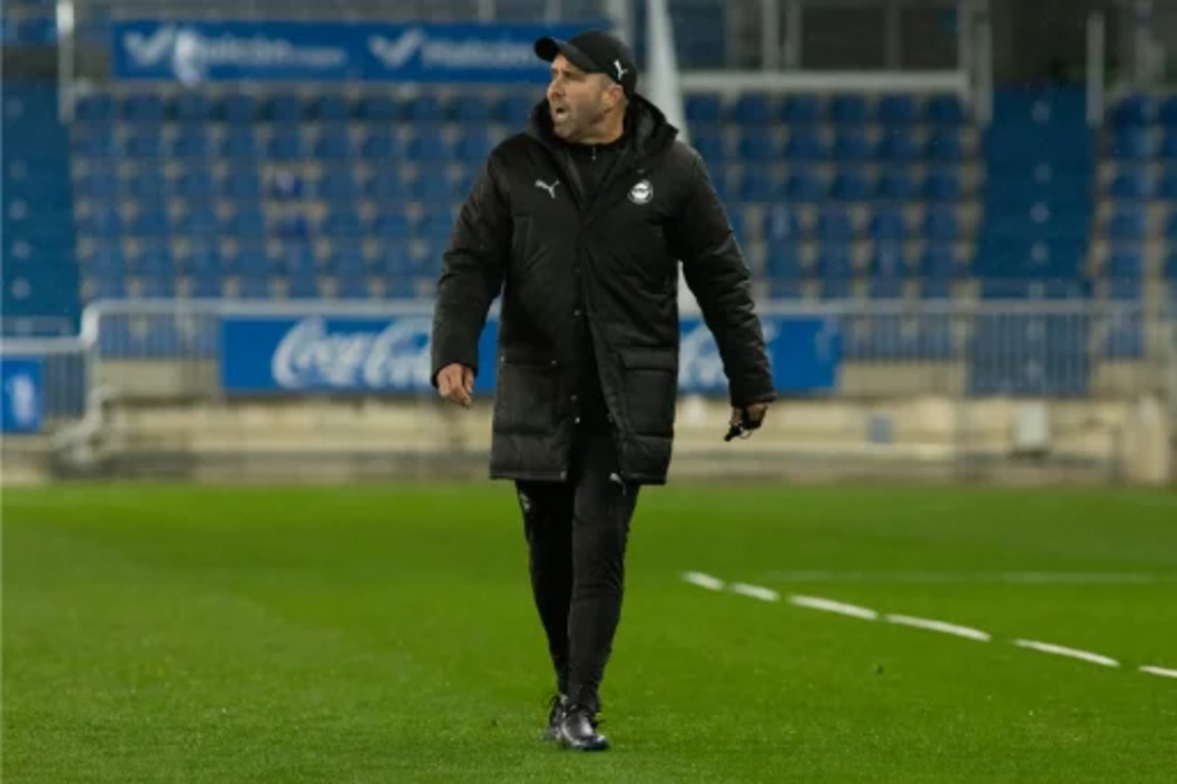 Portada de Coudet habla de Hugo Novoa, el trauma de Copa y la mirada al Osasuna