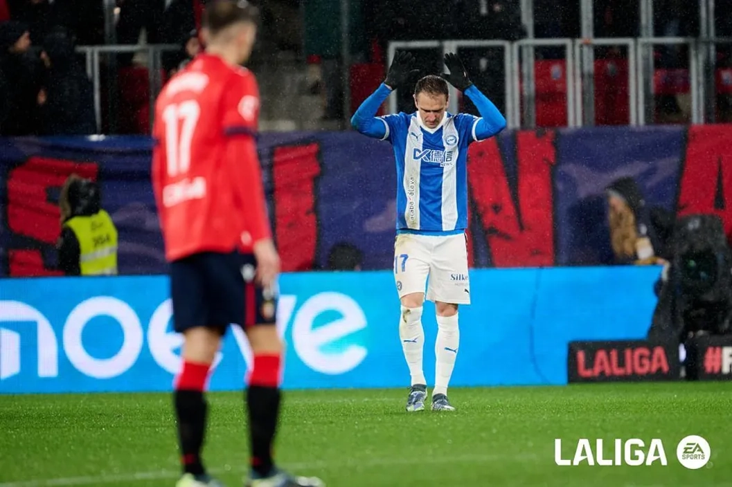 Portada de Osasuna y Alavés empatan, buen debut de Coudet en Liga