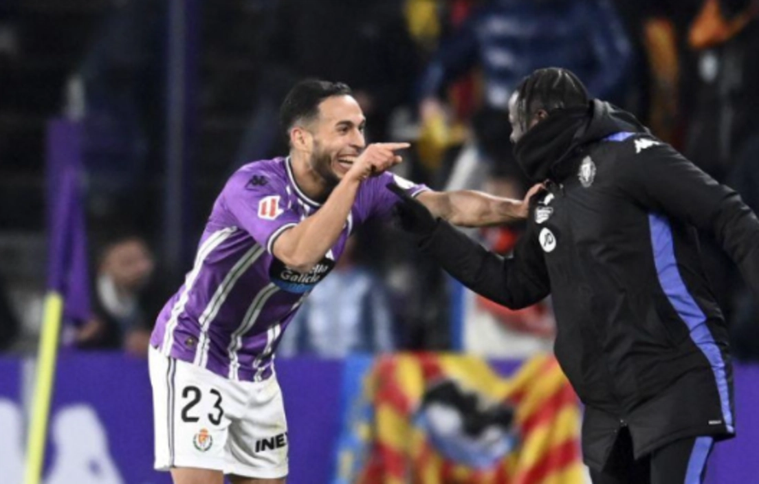 Imagen de la noticia: El Valladolid amarra tres puntos de oro y hunde al Valencia