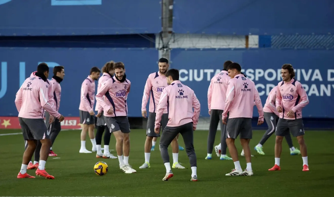 Portada de El Espanyol vuelve al trabajo con la mente puesta en el partido frente al Leganés