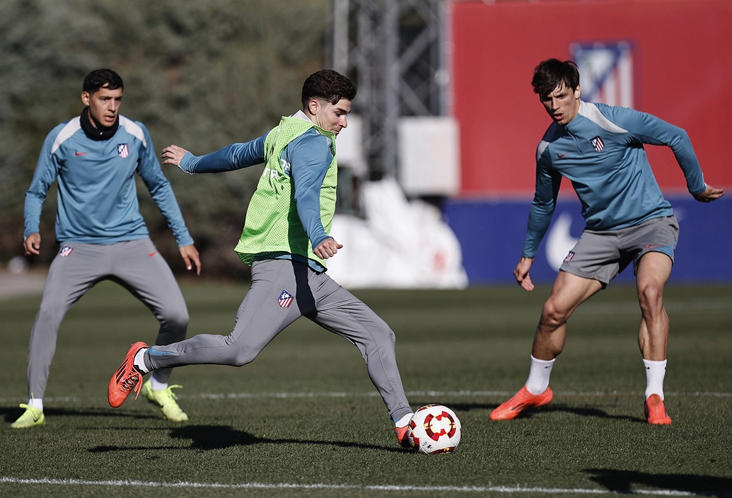 Portada de Atlético de Madrid cierra el año con entrenamiento matutino y novedades en la plantilla