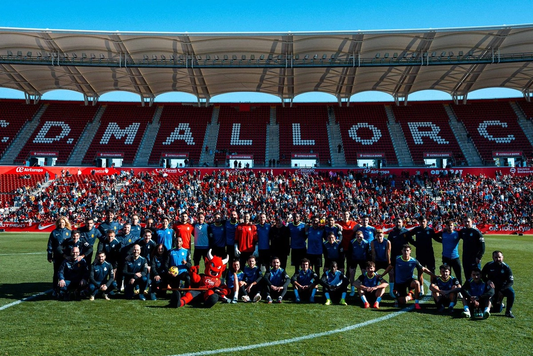Imagen de la noticia: El RCD Mallorca cierra el año con entrenamiento a puerta abierta en Son Moix