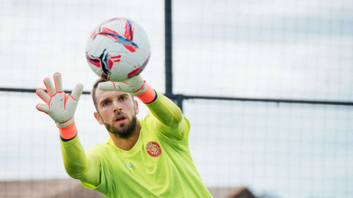 Imagen de la noticia: El Girona pone fin a la cesión de Pau López y el portero regresa al Olympique de Marsella