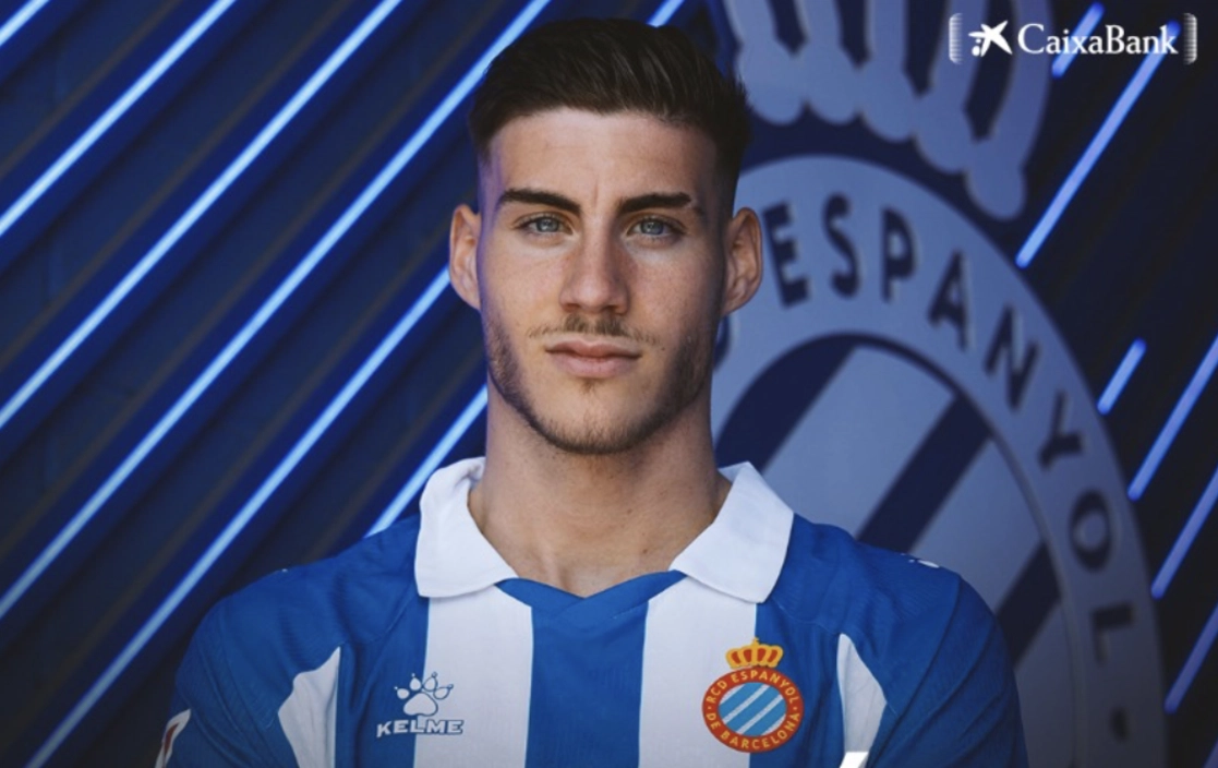 Portada de Oficial: Roberto Fernández llega a la delantera del Espanyol