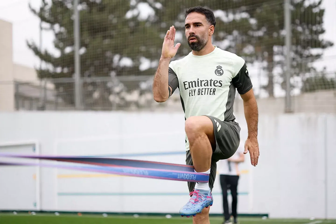 Portada de Carvajal y Huijsen apuran para llegar a El Clásico
