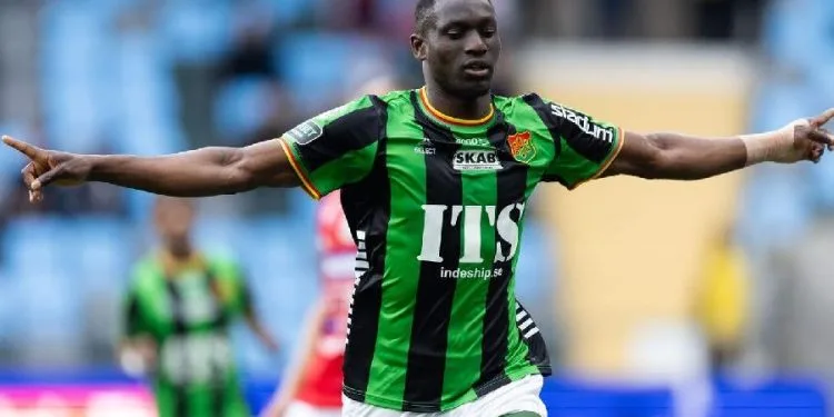 Portada de Oficial: Diabate llega como fichaje para el ataque del Alavés