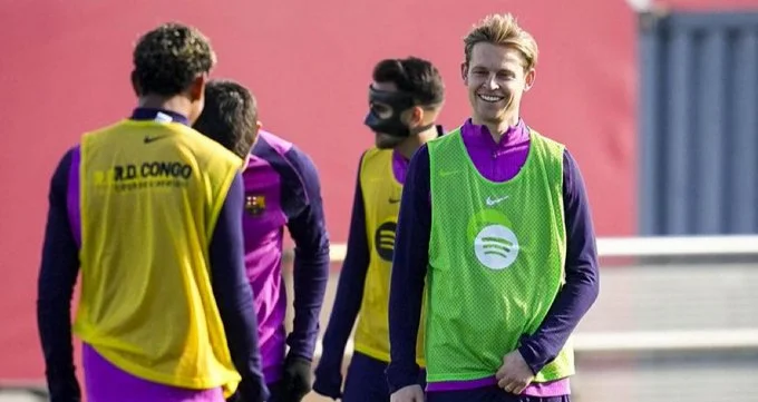 Portada de Frenkie de Jong regresa al entrenamiento del Barcelona