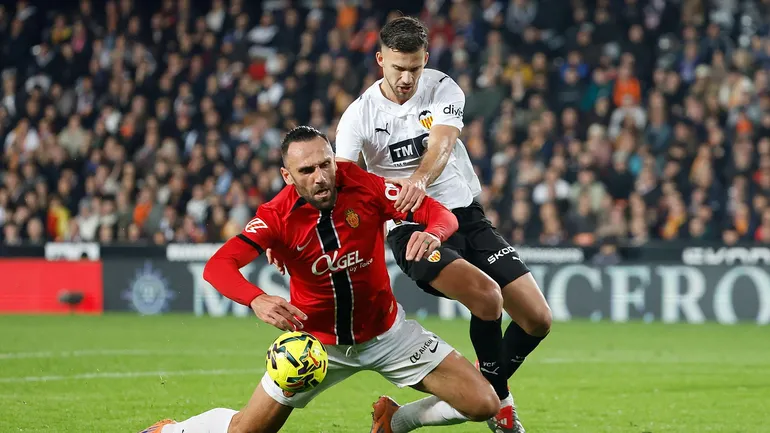 Alineaciones confirmadas del Mallorca - Valencia ¡Jan Virgili y Rioja suplentes!