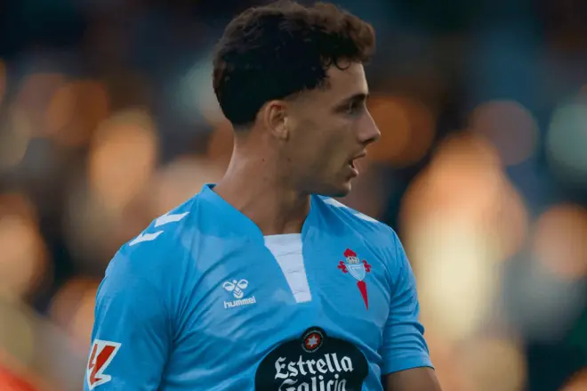 Portada de Durán lesionado, rejuego para la delantera del Celta en el debut