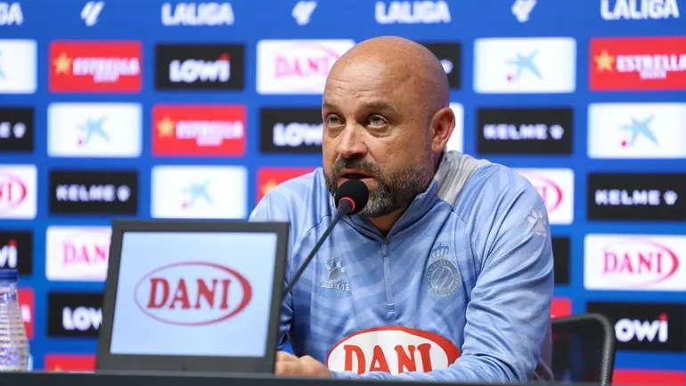 Portada de Manolo habla de Ngonge, Javi Puado y el partido ante el Sevilla
