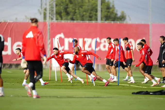 Portada de El Sevilla listo para el debut en la Copa del Rey frente al Toledo