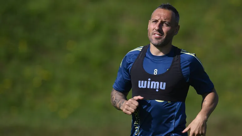 Santi Cazorla deja entrever su retirada al finalizar la temporada