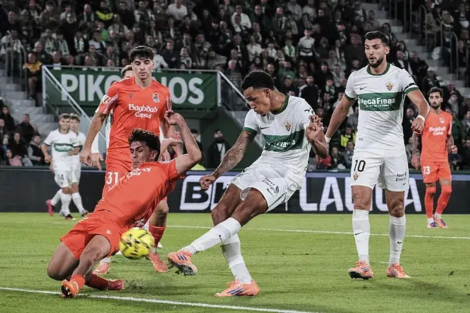 Portada de Álvaro con gol en el empate del Elche ante la Real Sociedad - Liga Fantasy