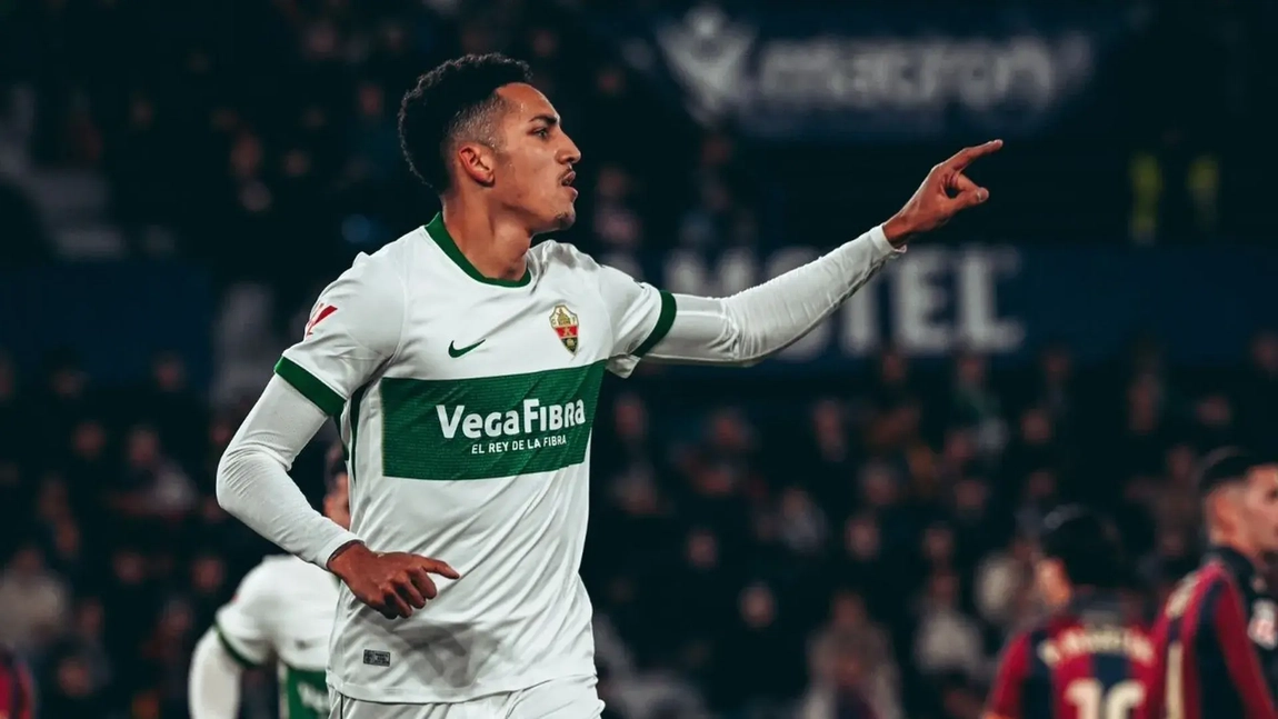 Portada de Álvaro, André Silva y Grady en alineación del Elche - Jornada 22 Liga Fantasy