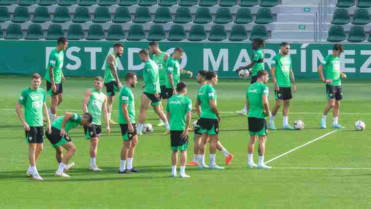 Noticia: El Elche prepara el encuentro ante el Girona con las ausencias de Fidel y Carmona Imagen de la noticia: El Elche prepara el encuentro ante el Girona con las ausencias de Fidel y Carmona