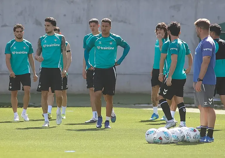 Buenas noticias en el Real Betis con Cucho Hernández y Diego Llorente