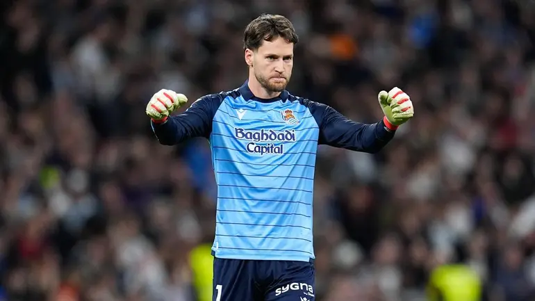 La Real Sociedad no descarta la salida de Álex Remiro este verano
