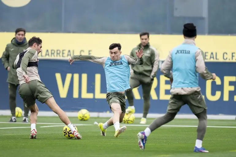 Comesaña sigue siendo baja en el entrenamiento del Villarreal de este miércoles