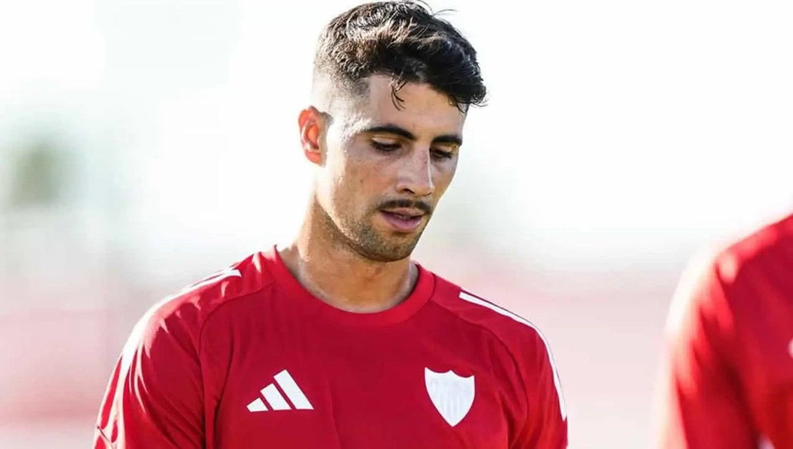 Portada de Fabio Cardoso entrena en el primer día de parón para llegar al Sevilla - Espanyol
