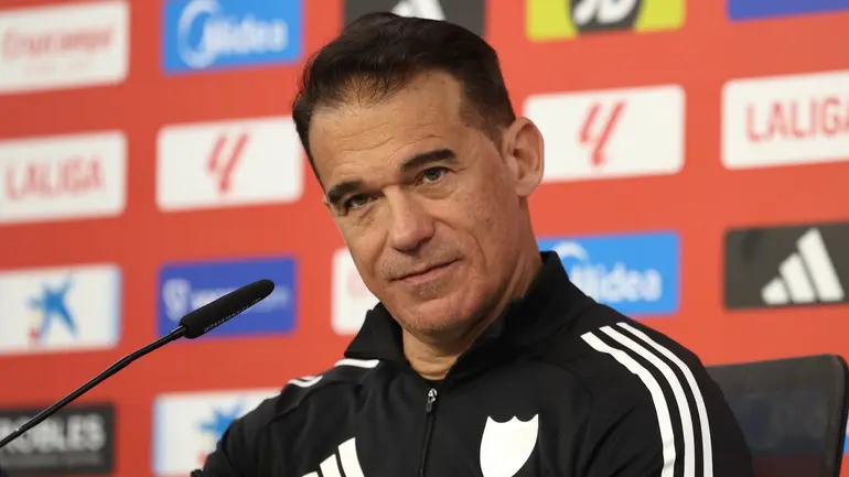 García Plaza en rueda de prensa para el Sevilla - Real Sociedad: Azpilicueta, Gudelj, Agoumé, Mendy, la permanencia