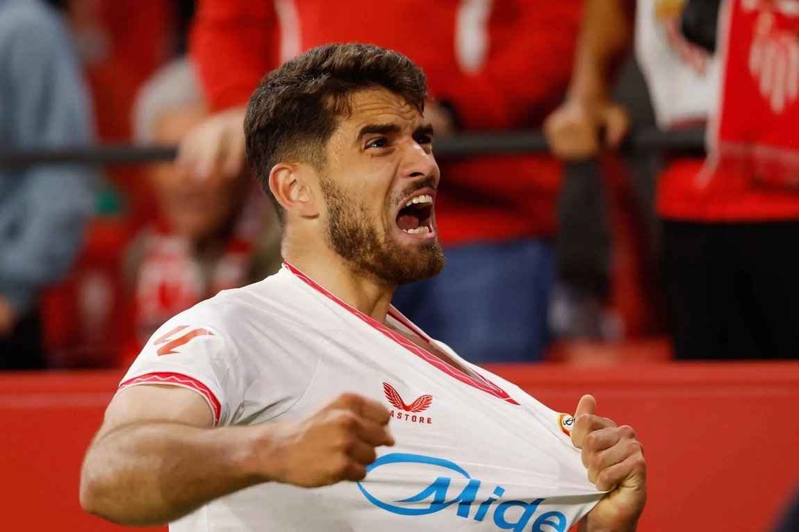 Noticia: El salvador del Sevilla saldría del equipo Imagen de la noticia: El salvador del Sevilla saldría del equipo