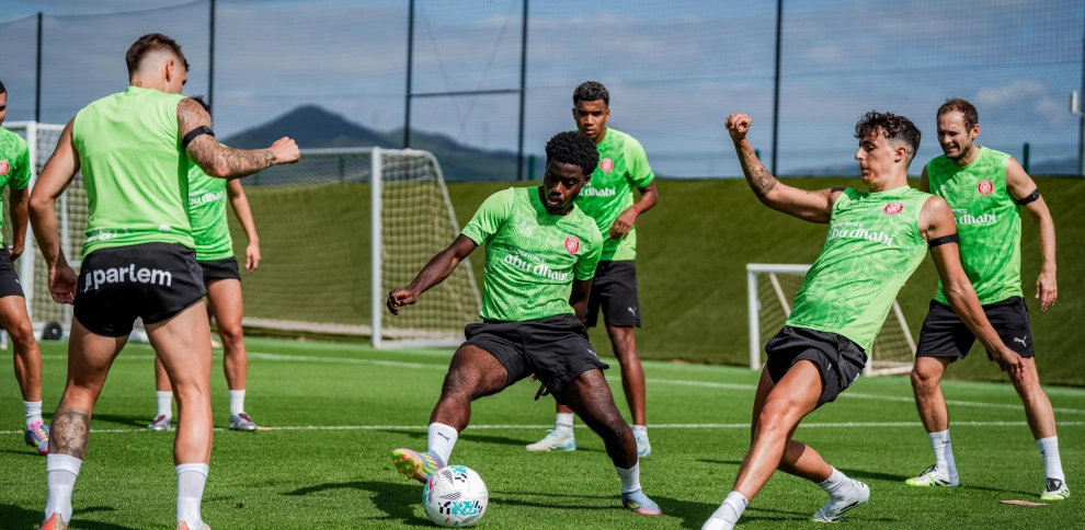 Portada de El Girona rellena plantilla de pretemporada