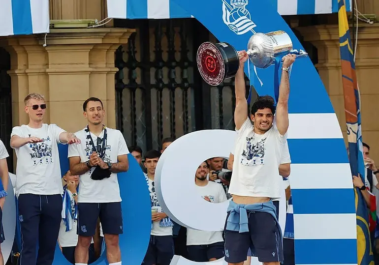 Aritz Elustondo aclara el estado de Guedes en la celebración copera