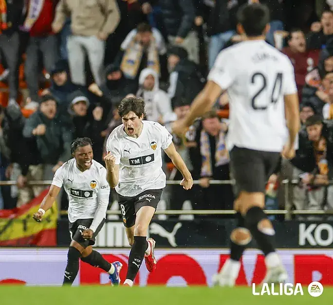 Guerra, Comert y Duro con goles en remontada del Valencia - Jornada 27 Liga Fantasy