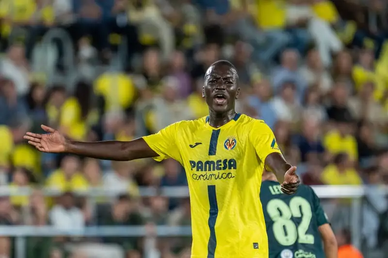 Gueye se marcha lesionado en el derbi Villarreal - Valencia