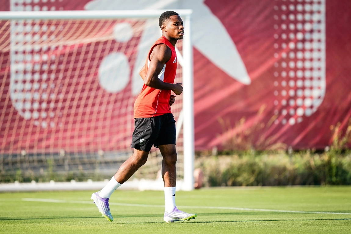 Portada de Idumbo, salida express del Sevilla rumbo a la Ligue 1